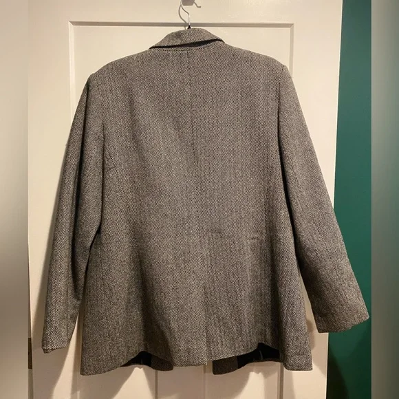 Levine Classics Vintage Herringbone Blazer - Picture 3 of 5